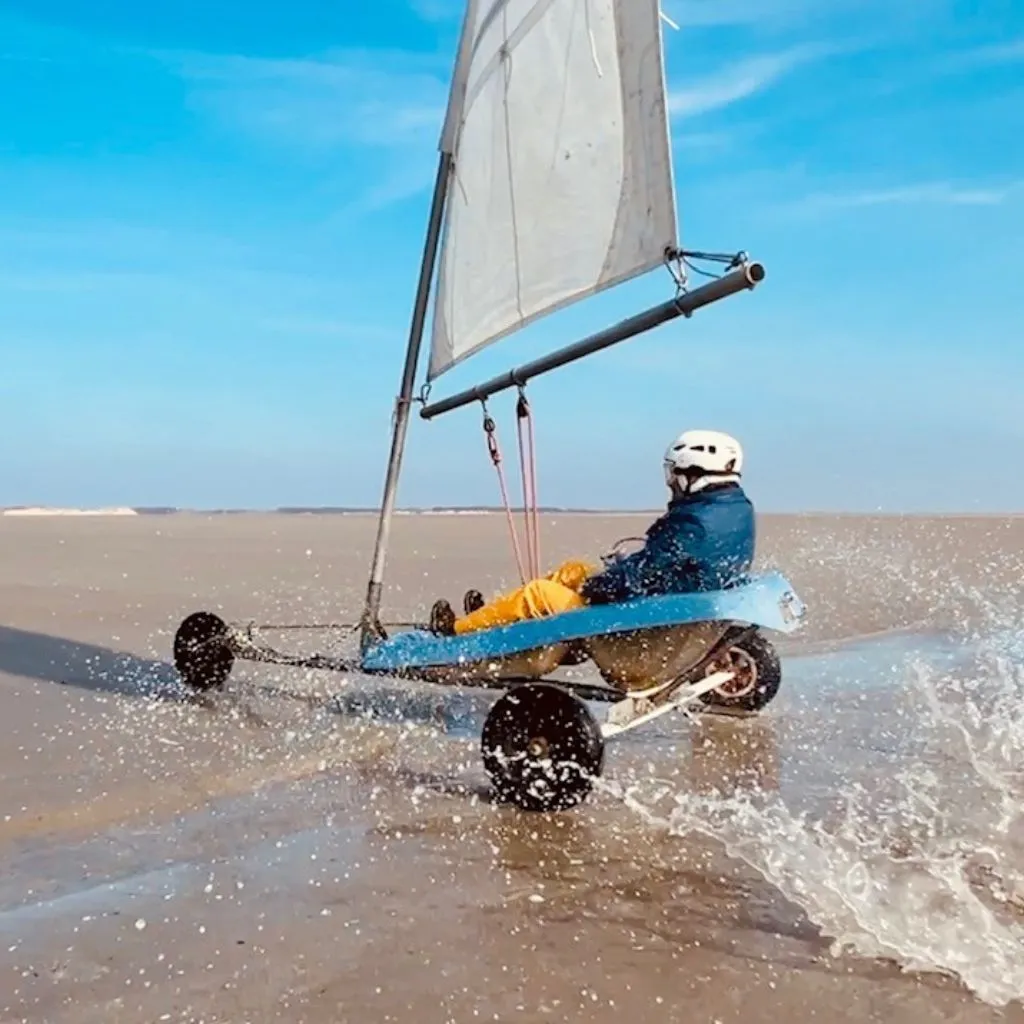 Initiation enfant au char à voile à Fort Mahon Plage